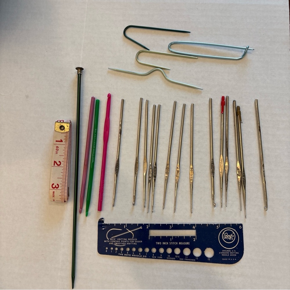 Lot Vtg. Crochet Needles Hooks Lot of 24 Boye & Others Various Sizes Accessories